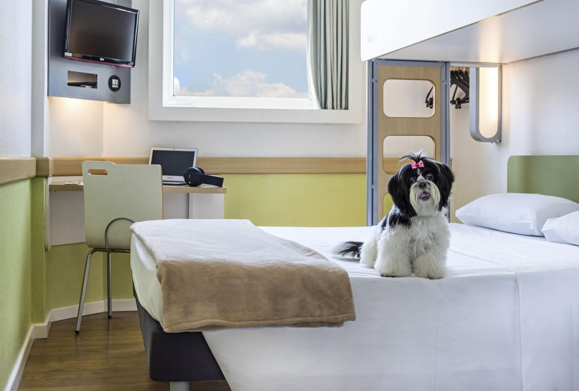 Ibis Budget Tours Nord Экстерьер фото